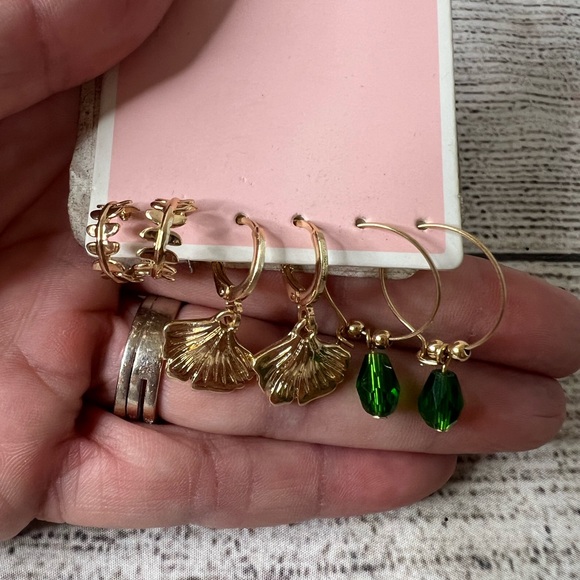 3 pair of fashion earrings  gold and green - Picture 1 of 2